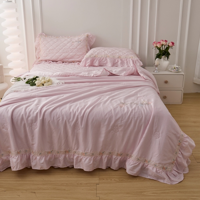 91家纺网 家纺一手货源 找家纺 2025新款50莱赛尔双面天丝床盖三件套 山茶花粉