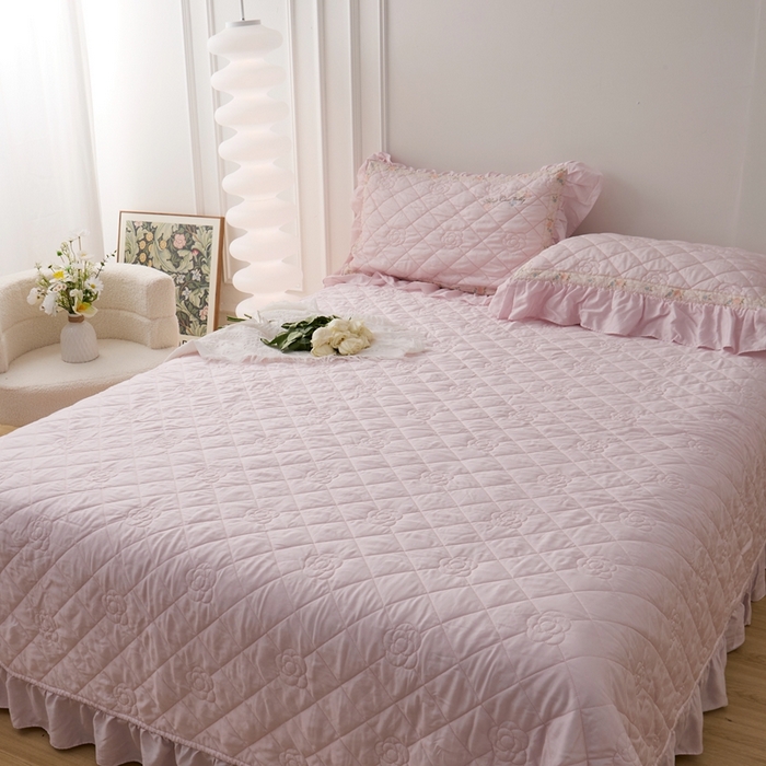 91家纺网 家纺一手货源 找家纺 2025新款50莱赛尔双面天丝床盖三件套 山茶花粉