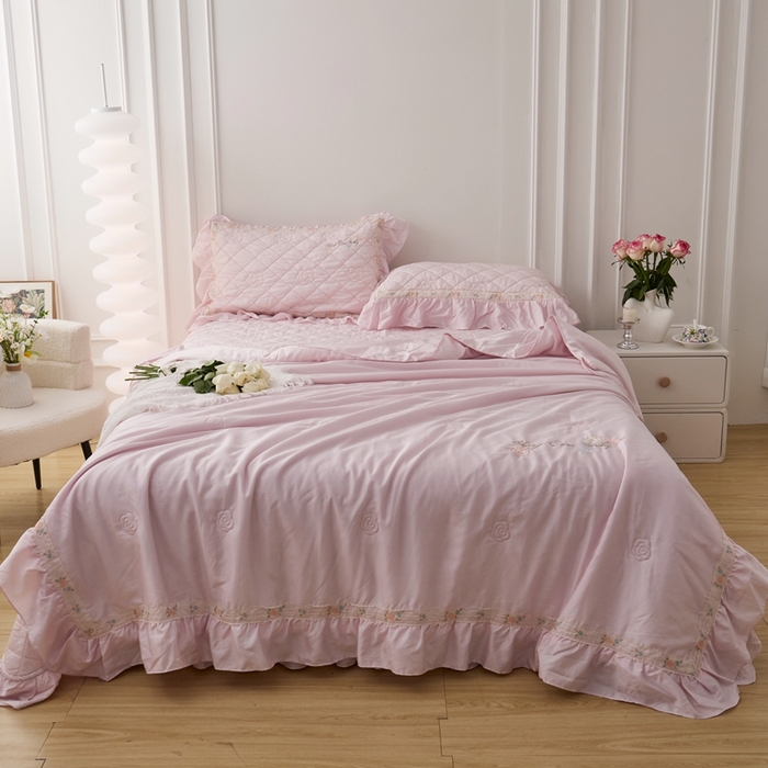 91家纺网 家纺一手货源 找家纺 2025新款50莱赛尔双面天丝床盖三件套 山茶花粉