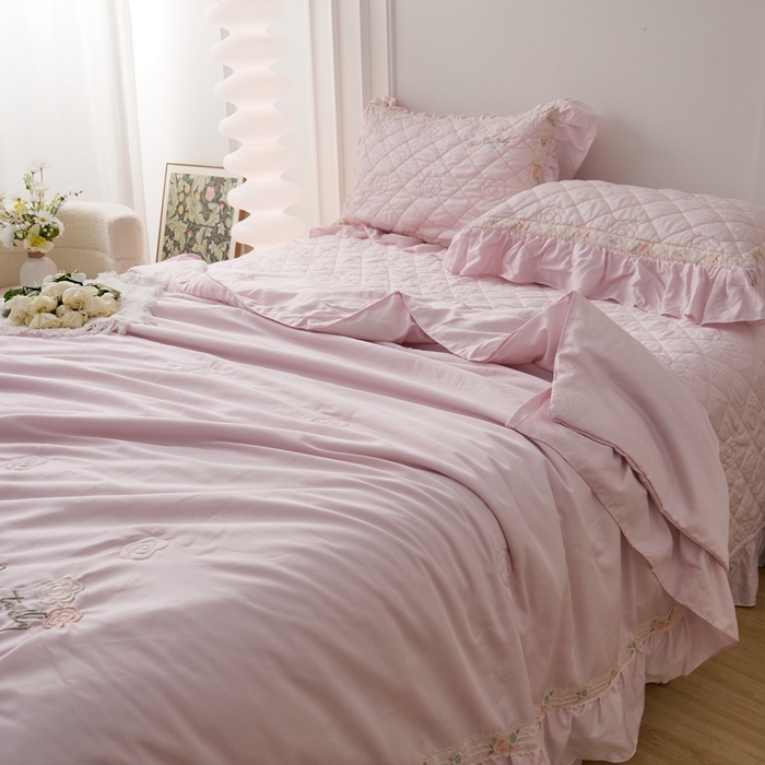 91家纺网 家纺一手货源 找家纺 2025新款50莱赛尔双面天丝床盖三件套 山茶花粉