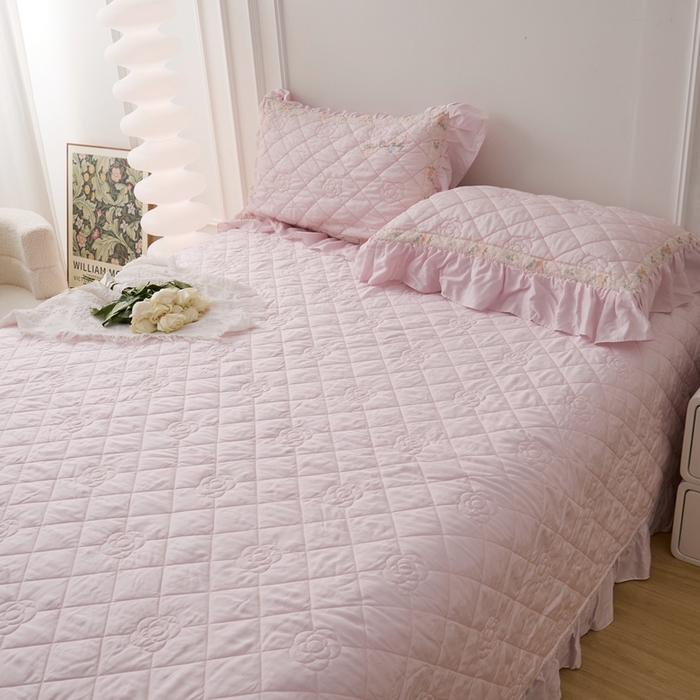 91家纺网 家纺一手货源 找家纺 2025新款50莱赛尔双面天丝床盖三件套 山茶花粉