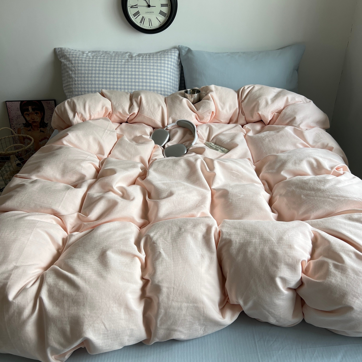 91家纺网 家纺一手货源 找家纺 蜜宿 2025新款全棉人字纹四件套（蜜糖少女） 蜜糖少女（蓝小格混搭樱兰）