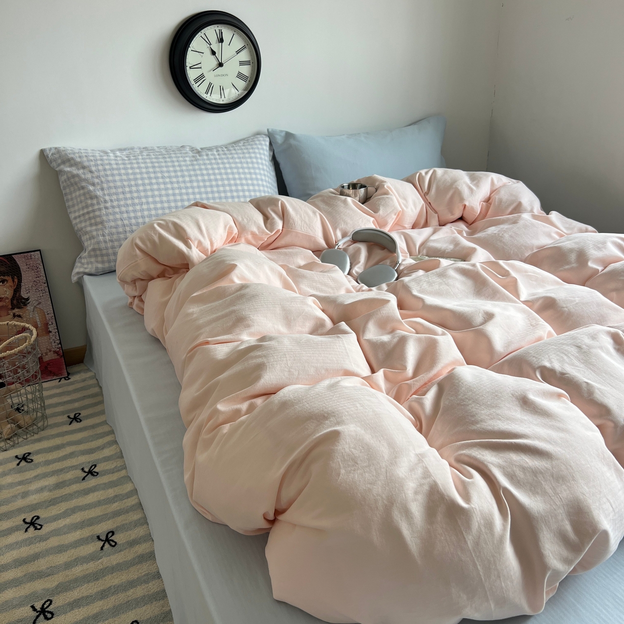 91家纺网 家纺一手货源 找家纺 蜜宿 2025新款全棉人字纹四件套（蜜糖少女） 蜜糖少女（蓝小格混搭樱兰）