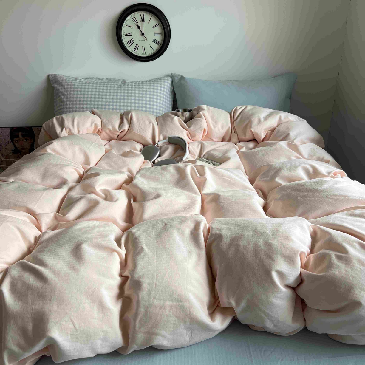 91家纺网 家纺一手货源 找家纺 蜜宿 2025新款全棉人字纹四件套（蜜糖少女） 蜜糖少女（蓝小格混搭樱兰）