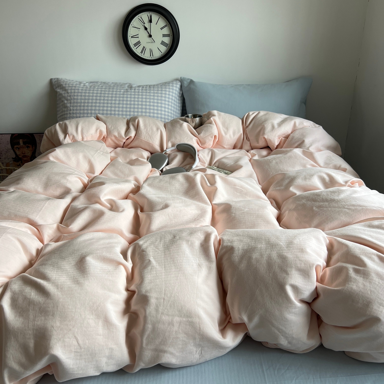 91家纺网 家纺一手货源 找家纺 蜜宿 2025新款全棉人字纹四件套（蜜糖少女） 蜜糖少女（蓝小格混搭樱兰）