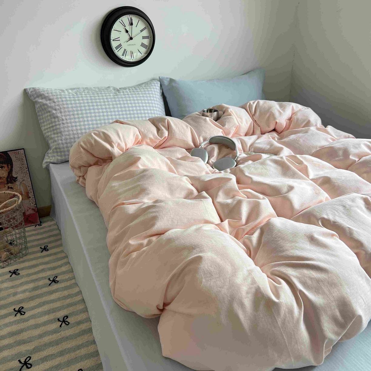 91家纺网 家纺一手货源 找家纺 蜜宿 2025新款全棉人字纹四件套（蜜糖少女） 蜜糖少女（蓝小格混搭樱兰）