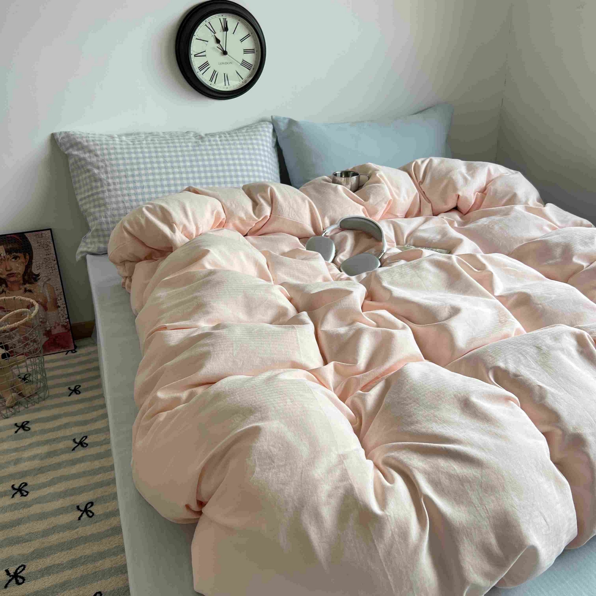 91家纺网 家纺一手货源 找家纺 蜜宿 2025新款全棉人字纹四件套（蜜糖少女） 蜜糖少女（蓝小格混搭樱兰）