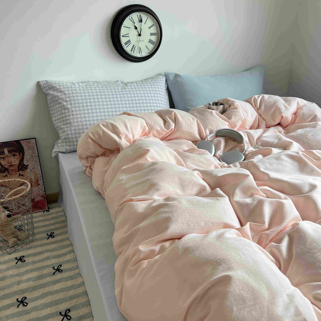 91家纺网 家纺一手货源 找家纺 蜜宿 2025新款全棉人字纹四件套（蜜糖少女） 蜜糖少女（蓝小格混搭樱兰）