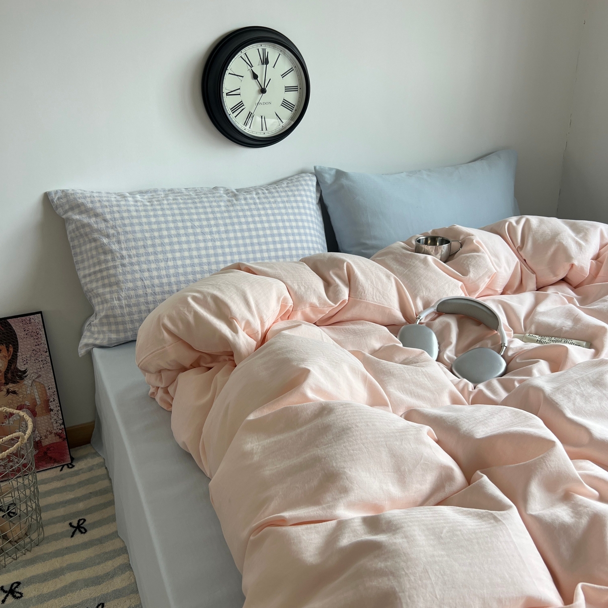 91家纺网 家纺一手货源 找家纺 蜜宿 2025新款全棉人字纹四件套（蜜糖少女） 蜜糖少女（蓝小格混搭樱兰）