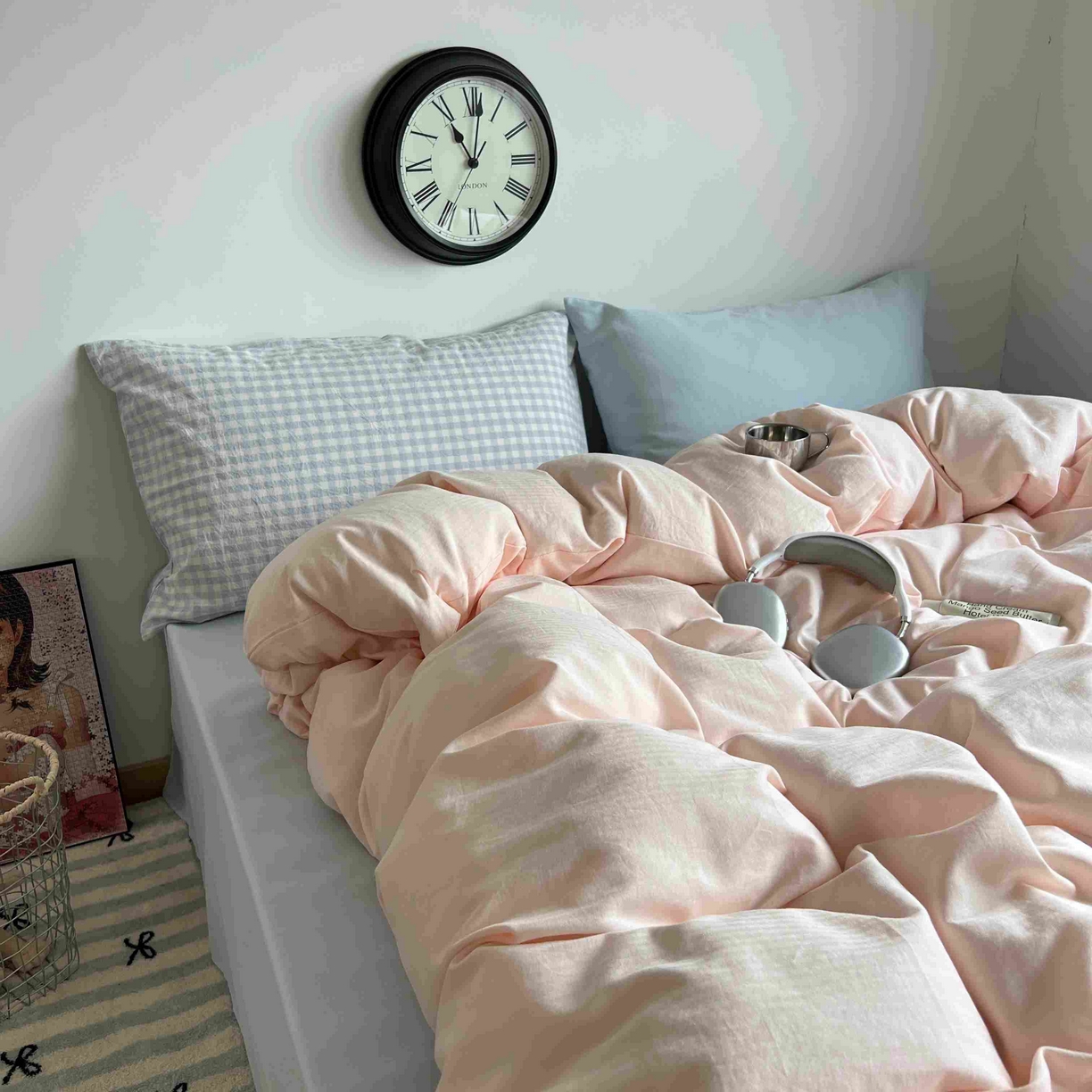 91家纺网 家纺一手货源 找家纺 蜜宿 2025新款全棉人字纹四件套（蜜糖少女） 蜜糖少女（蓝小格混搭樱兰）