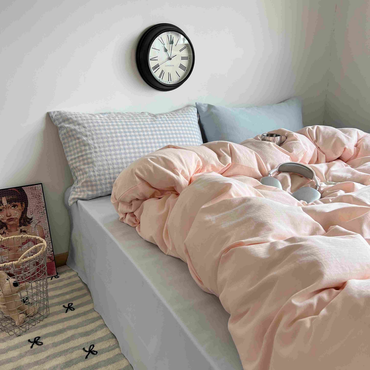 91家纺网 家纺一手货源 找家纺 蜜宿 2025新款全棉人字纹四件套（蜜糖少女） 蜜糖少女（蓝小格混搭樱兰）