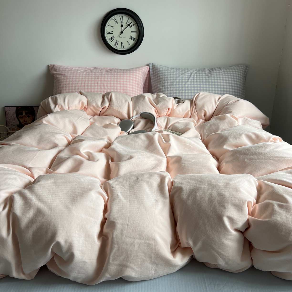 91家纺网 家纺一手货源 找家纺 蜜宿 2025新款全棉人字纹四件套（蜜糖少女） 蜜糖少女（粉小格混搭蓝小格）