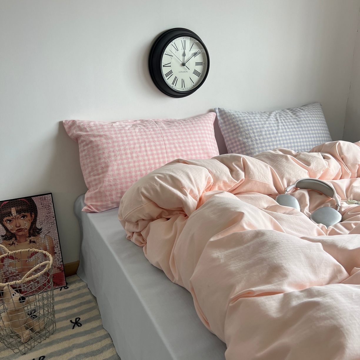 91家纺网 家纺一手货源 找家纺 蜜宿 2025新款全棉人字纹四件套（蜜糖少女） 蜜糖少女（粉小格混搭蓝小格）