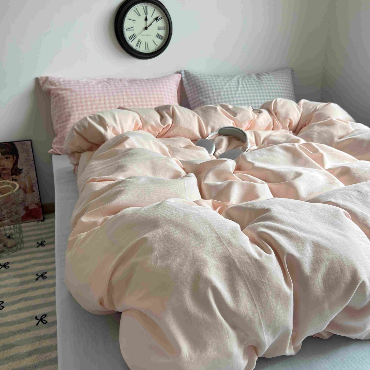 91家纺网 家纺一手货源 找家纺 蜜宿 2025新款全棉人字纹四件套（蜜糖少女） 蜜糖少女（粉小格混搭蓝小格）