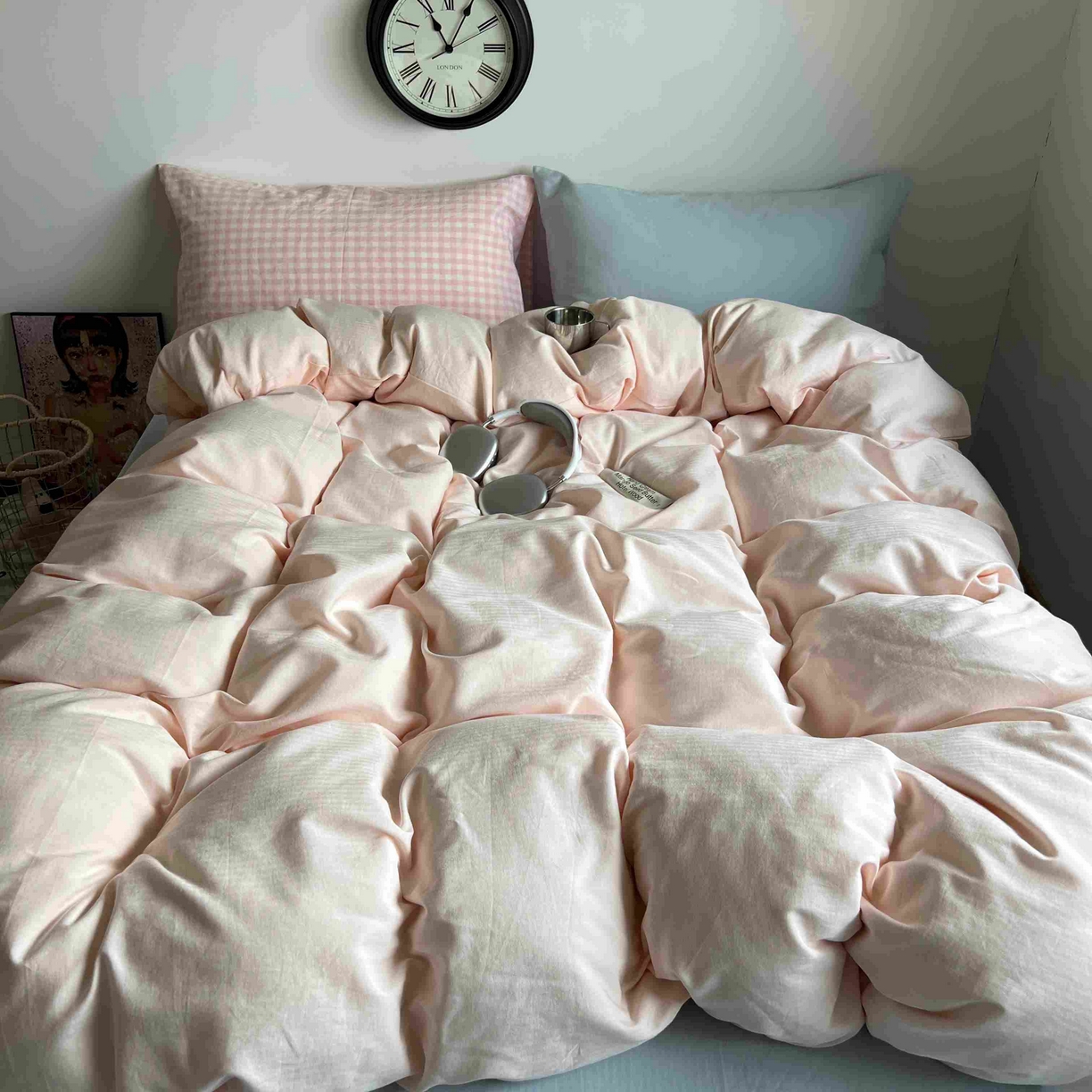 91家纺网 家纺一手货源 找家纺 蜜宿 2025新款全棉人字纹四件套（蜜糖少女） 蜜糖少女（粉小格混搭樱兰）