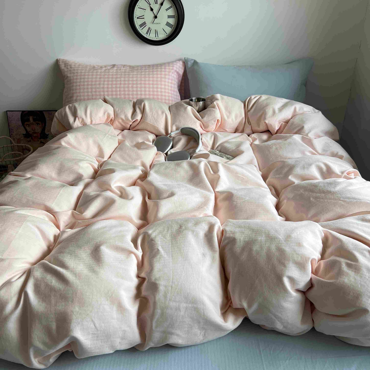 91家纺网 家纺一手货源 找家纺 蜜宿 2025新款全棉人字纹四件套（蜜糖少女） 蜜糖少女（粉小格混搭樱兰）