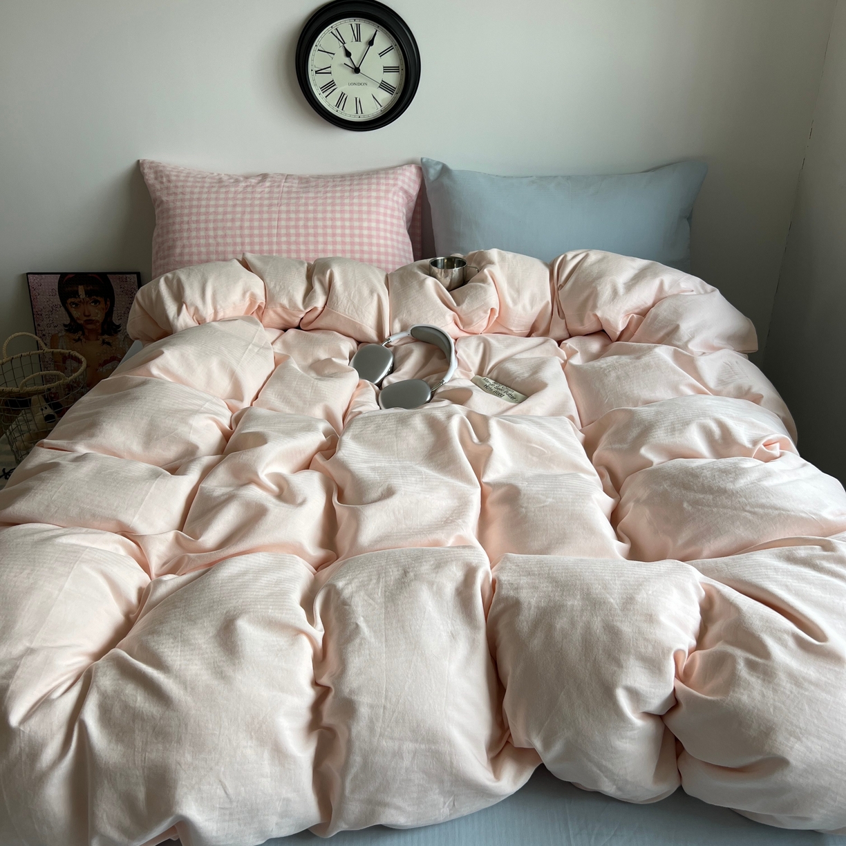 91家纺网 家纺一手货源 找家纺 蜜宿 2025新款全棉人字纹四件套（蜜糖少女） 蜜糖少女（粉小格混搭樱兰）