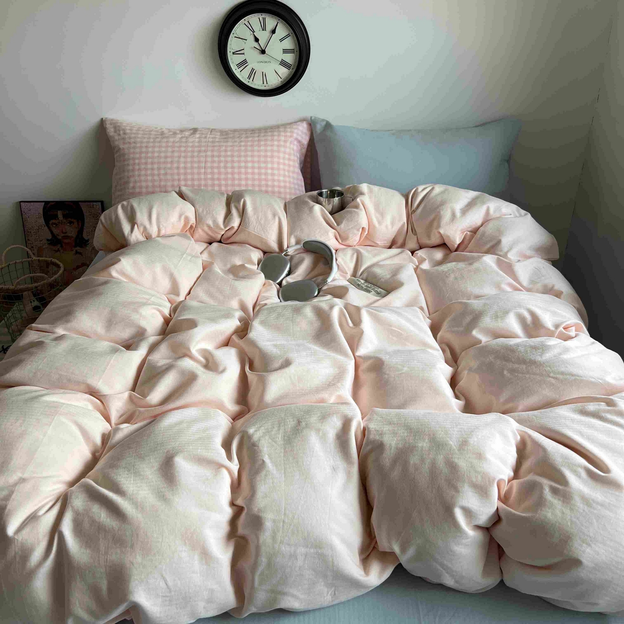 91家纺网 家纺一手货源 找家纺 蜜宿 2025新款全棉人字纹四件套（蜜糖少女） 蜜糖少女（粉小格混搭樱兰）