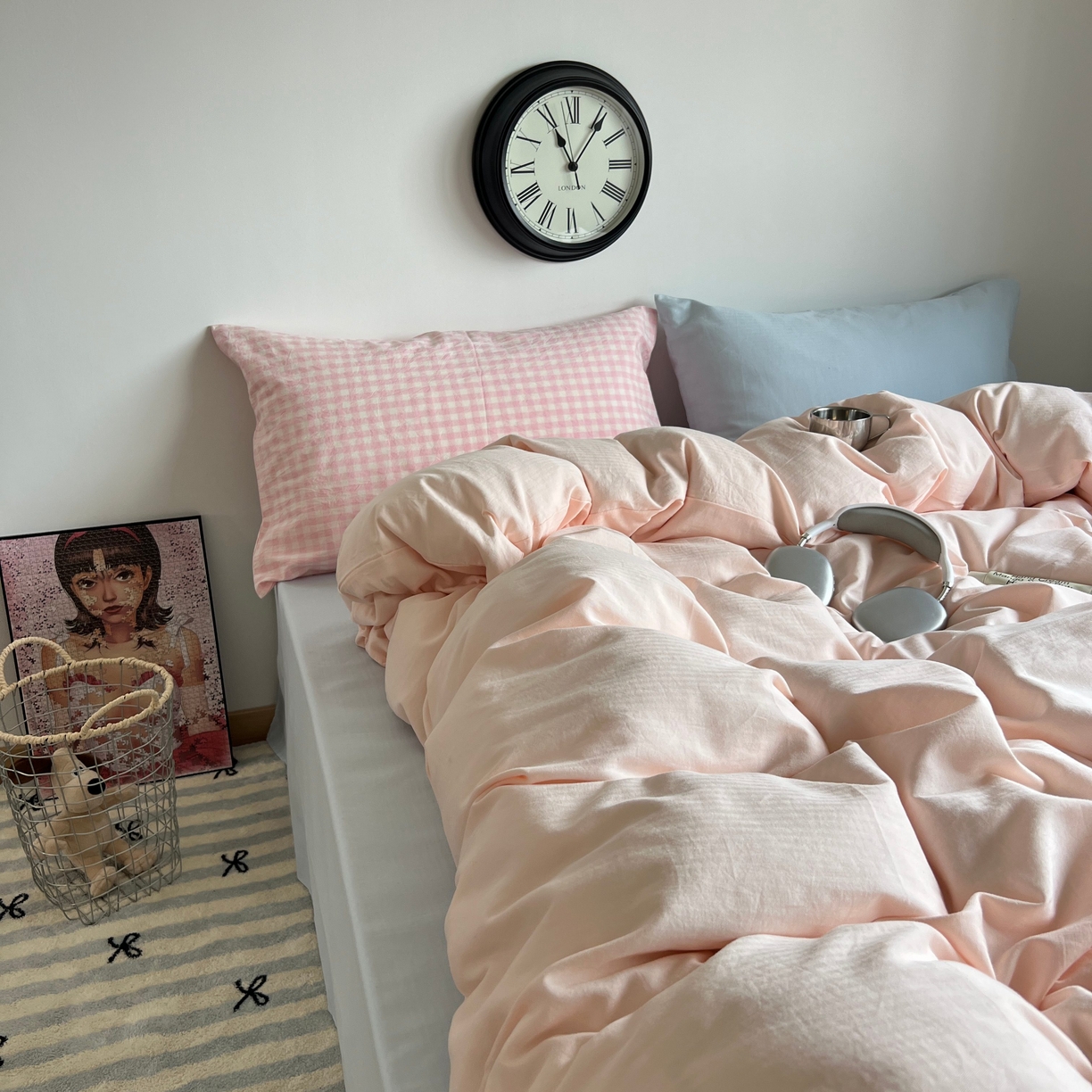 91家纺网 家纺一手货源 找家纺 蜜宿 2025新款全棉人字纹四件套（蜜糖少女） 蜜糖少女（粉小格混搭樱兰）