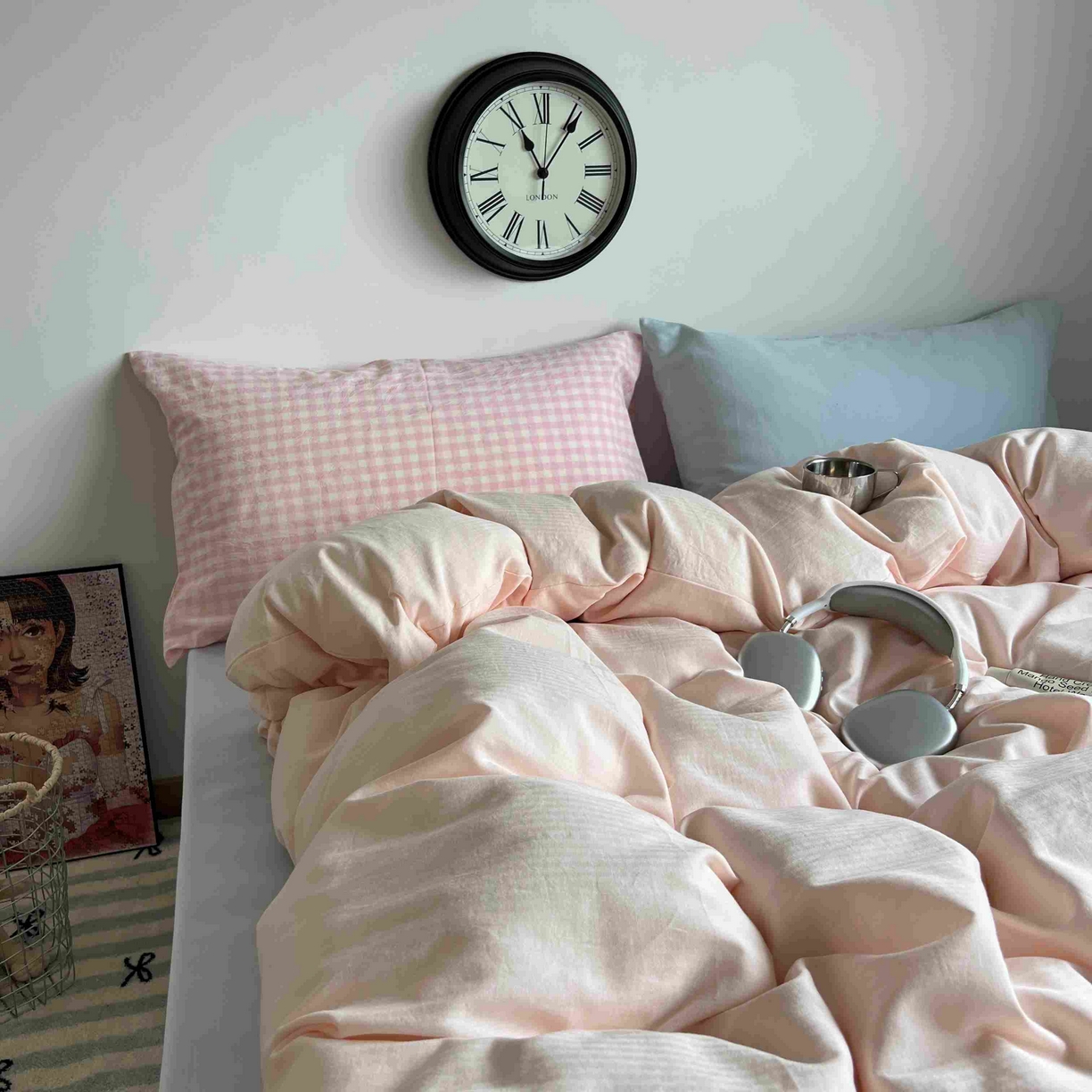 91家纺网 家纺一手货源 找家纺 蜜宿 2025新款全棉人字纹四件套（蜜糖少女） 蜜糖少女（粉小格混搭樱兰）