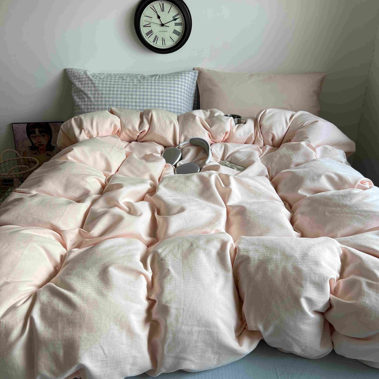 91家纺网 家纺一手货源 找家纺 蜜宿 2025新款全棉人字纹四件套（蜜糖少女） 蜜糖少女（蓝小格混搭樱粉）