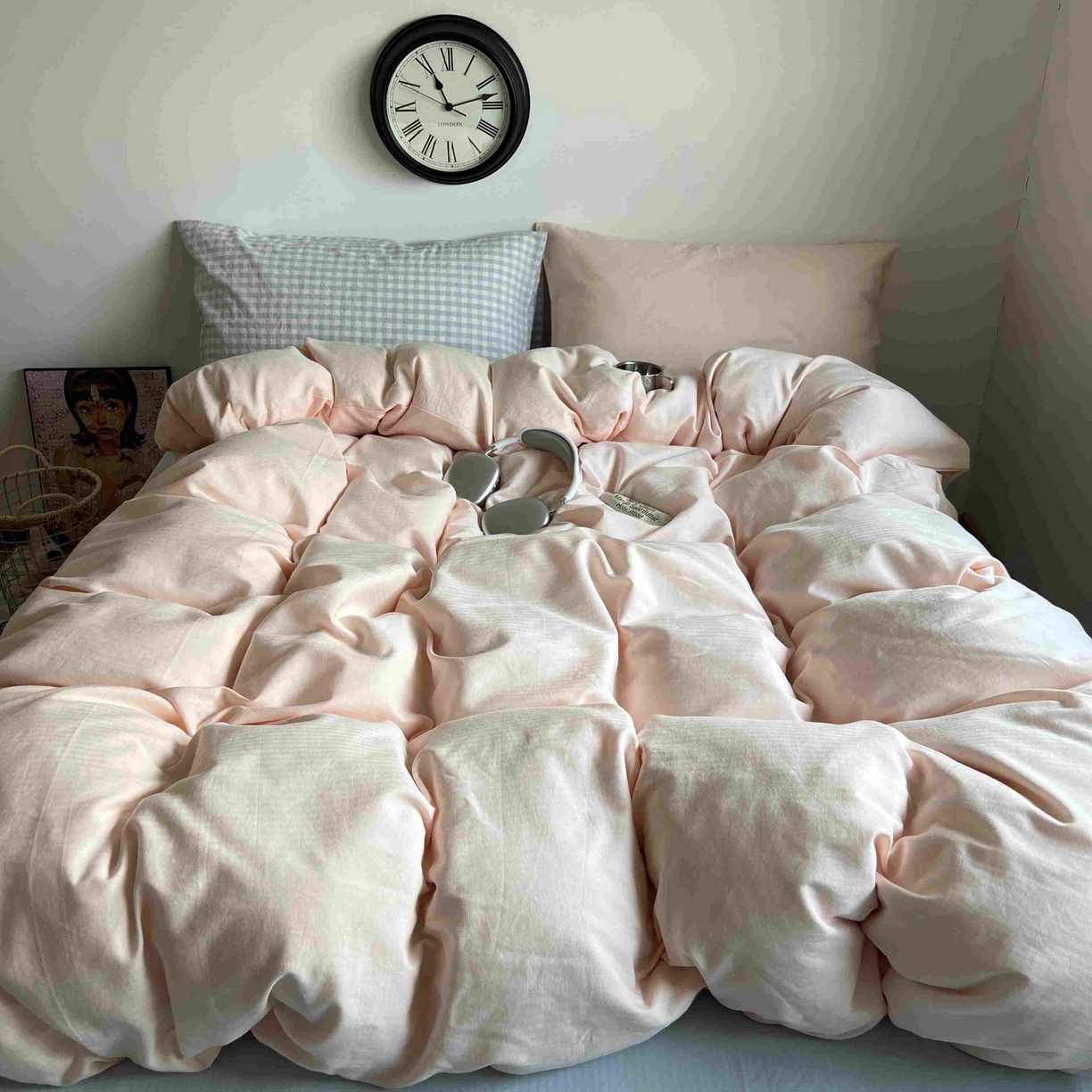 91家纺网 家纺一手货源 找家纺 蜜宿 2025新款全棉人字纹四件套（蜜糖少女） 蜜糖少女（蓝小格混搭樱粉）