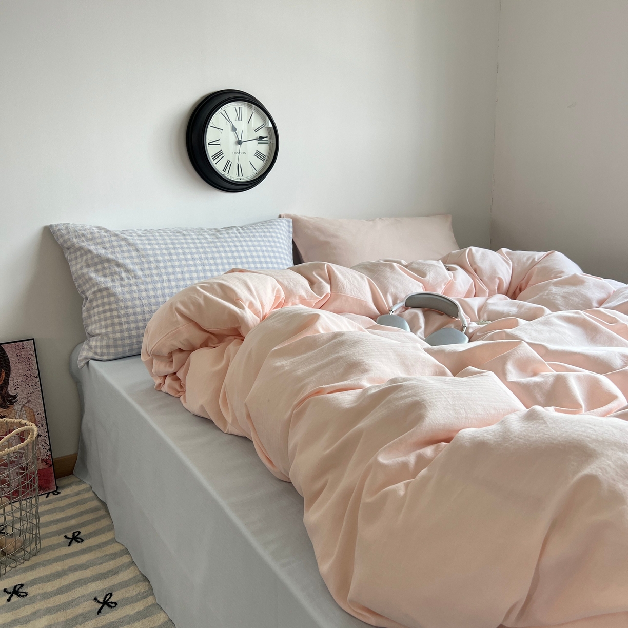 91家纺网 家纺一手货源 找家纺 蜜宿 2025新款全棉人字纹四件套（蜜糖少女） 蜜糖少女（蓝小格混搭樱粉）