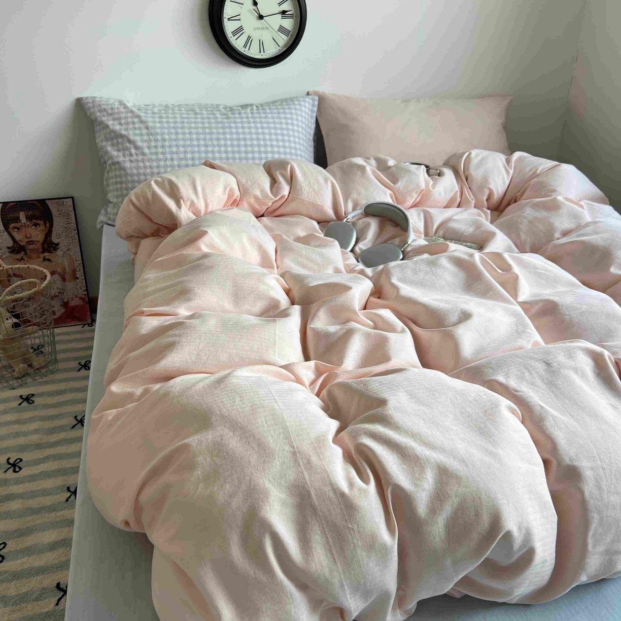 91家纺网 家纺一手货源 找家纺 蜜宿 2025新款全棉人字纹四件套（蜜糖少女） 蜜糖少女（蓝小格混搭樱粉）