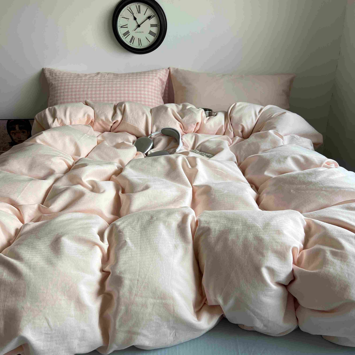 91家纺网 家纺一手货源 找家纺 蜜宿 2025新款全棉人字纹四件套（蜜糖少女） 蜜糖少女（粉小格混搭樱粉）