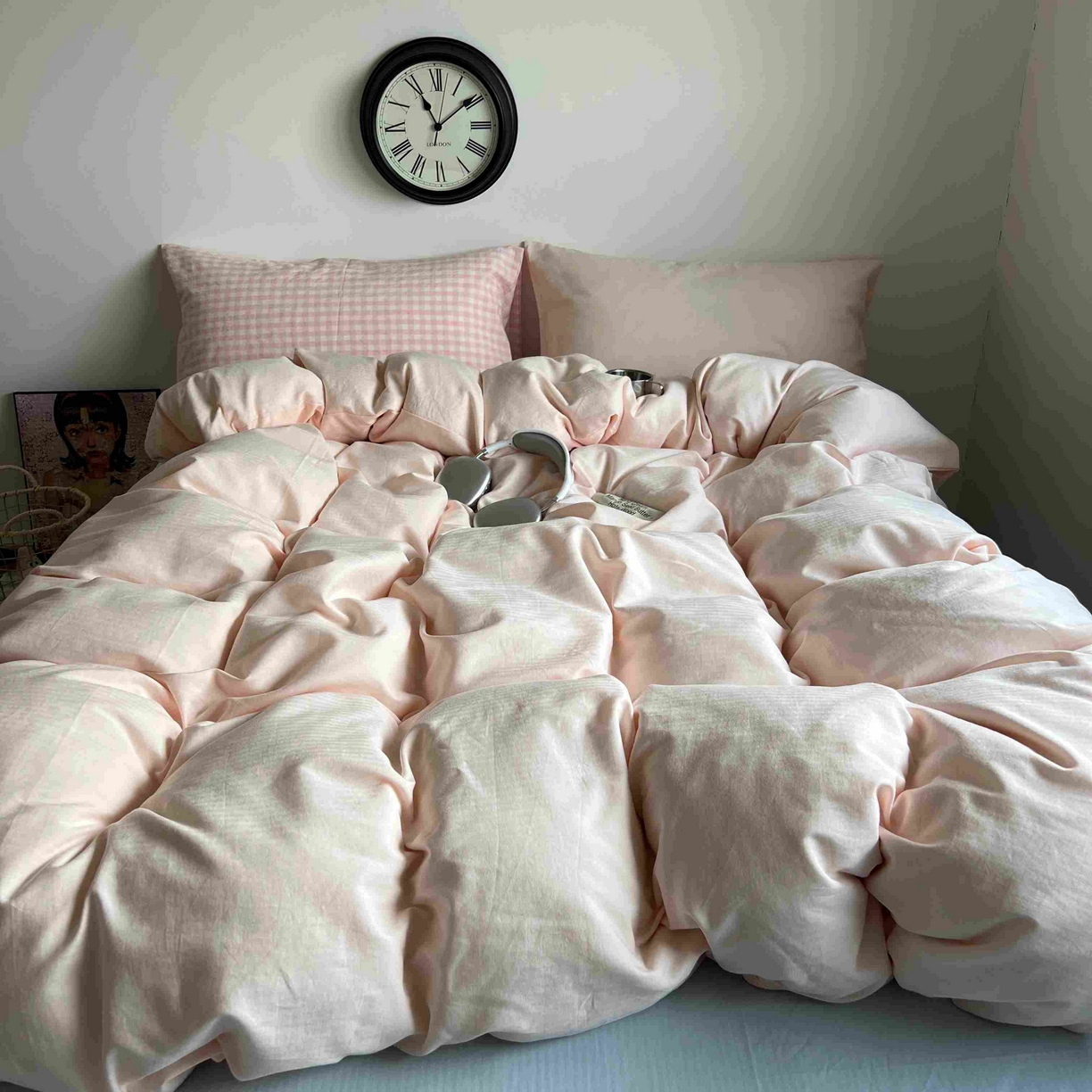 91家纺网 家纺一手货源 找家纺 蜜宿 2025新款全棉人字纹四件套（蜜糖少女） 蜜糖少女（粉小格混搭樱粉）