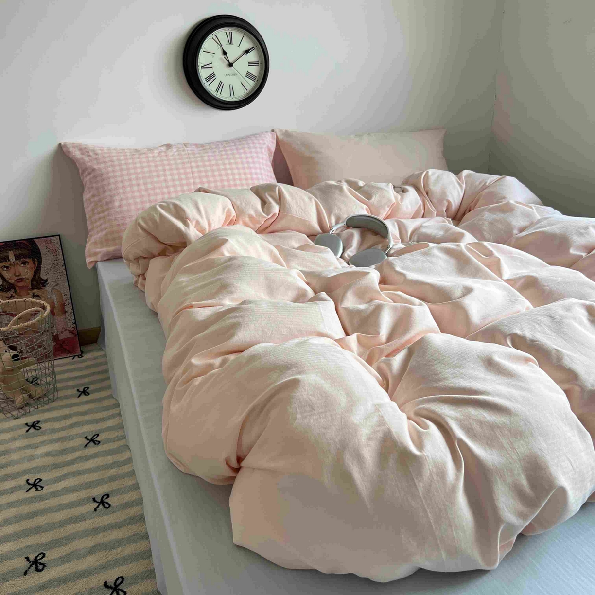 91家纺网 家纺一手货源 找家纺 蜜宿 2025新款全棉人字纹四件套（蜜糖少女） 蜜糖少女（粉小格混搭樱粉）