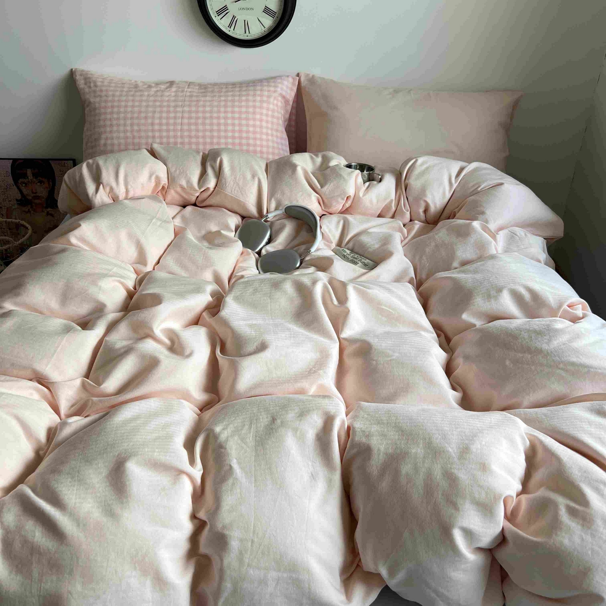 91家纺网 家纺一手货源 找家纺 蜜宿 2025新款全棉人字纹四件套（蜜糖少女） 蜜糖少女（粉小格混搭樱粉）