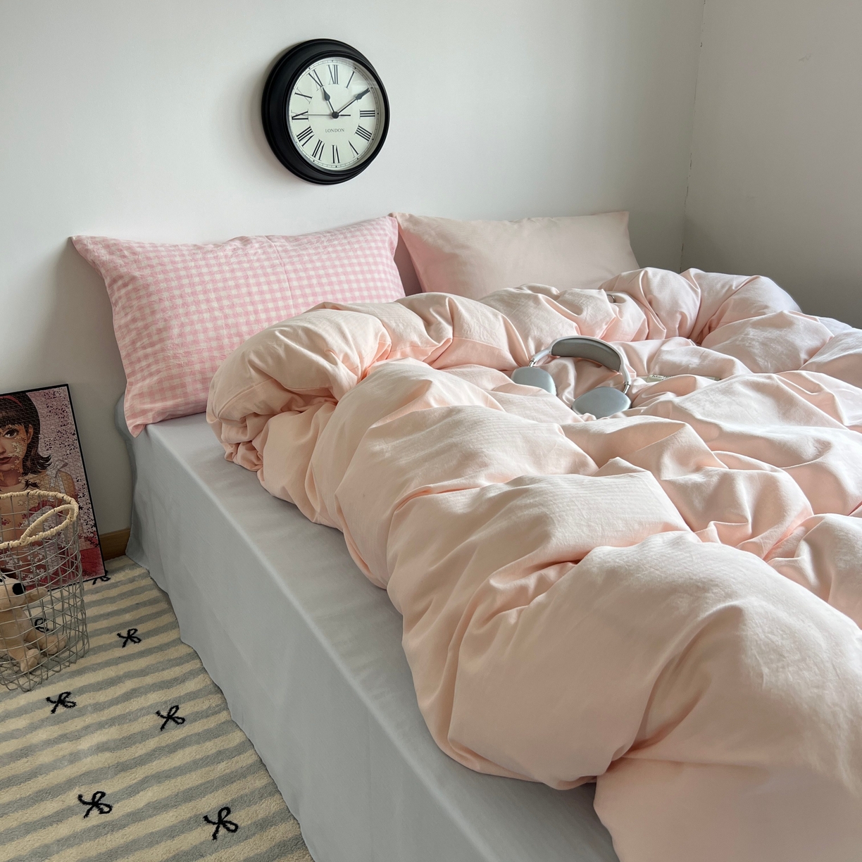 91家纺网 家纺一手货源 找家纺 蜜宿 2025新款全棉人字纹四件套（蜜糖少女） 蜜糖少女（粉小格混搭樱粉）