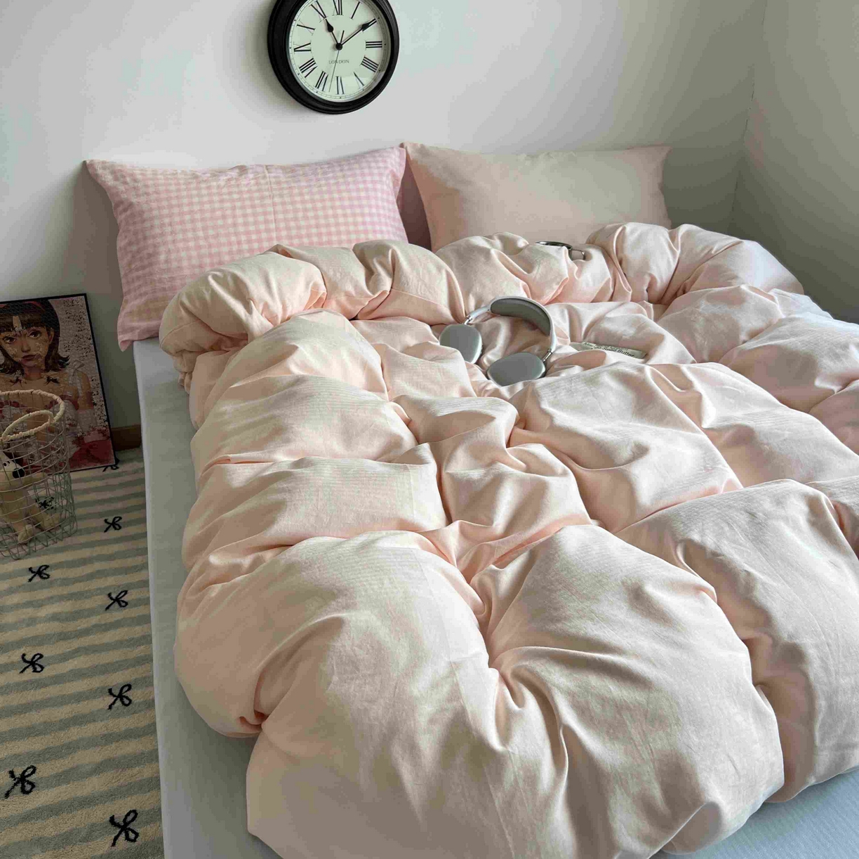 91家纺网 家纺一手货源 找家纺 蜜宿 2025新款全棉人字纹四件套（蜜糖少女） 蜜糖少女（粉小格混搭樱粉）