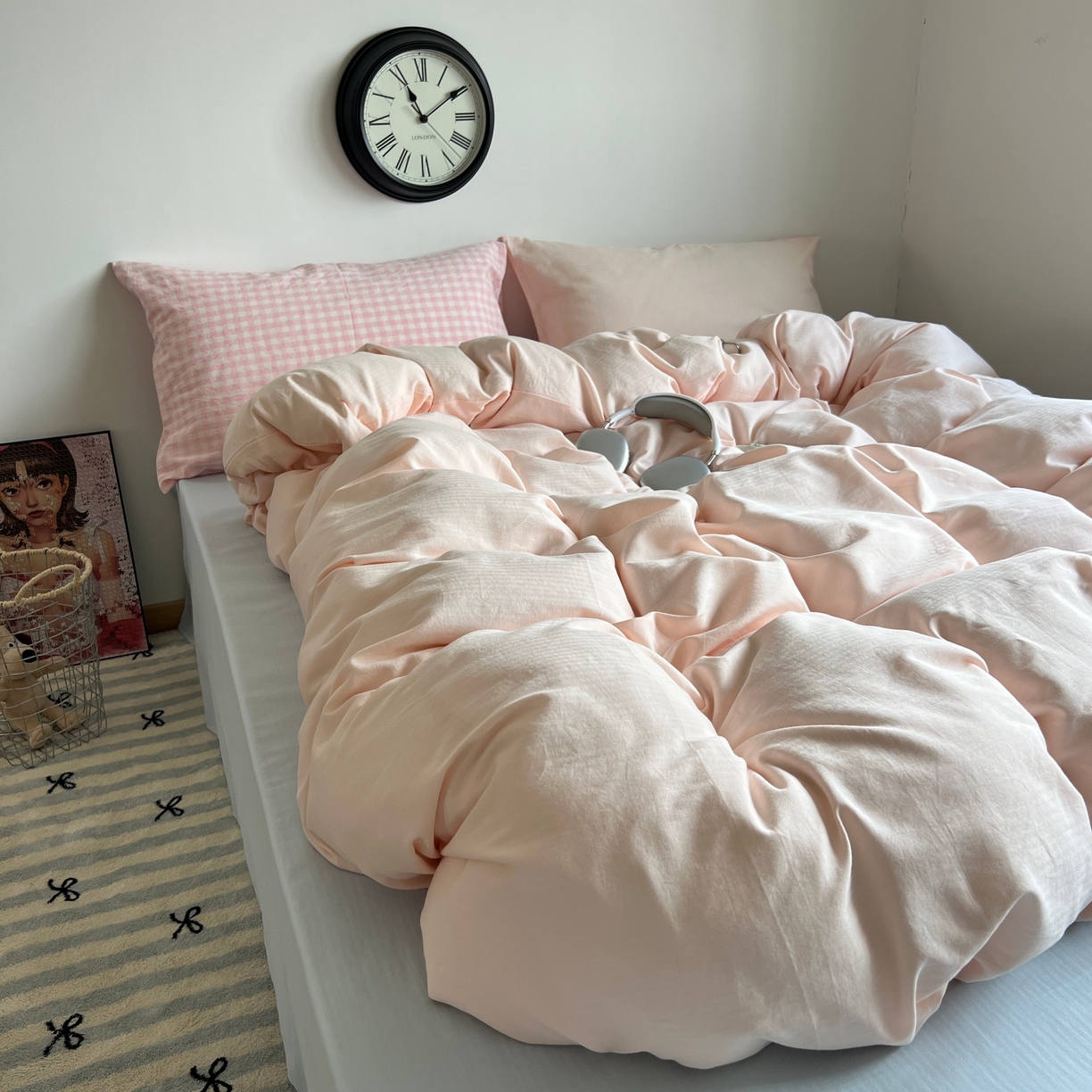 91家纺网 家纺一手货源 找家纺 蜜宿 2025新款全棉人字纹四件套（蜜糖少女） 蜜糖少女（粉小格混搭樱粉）