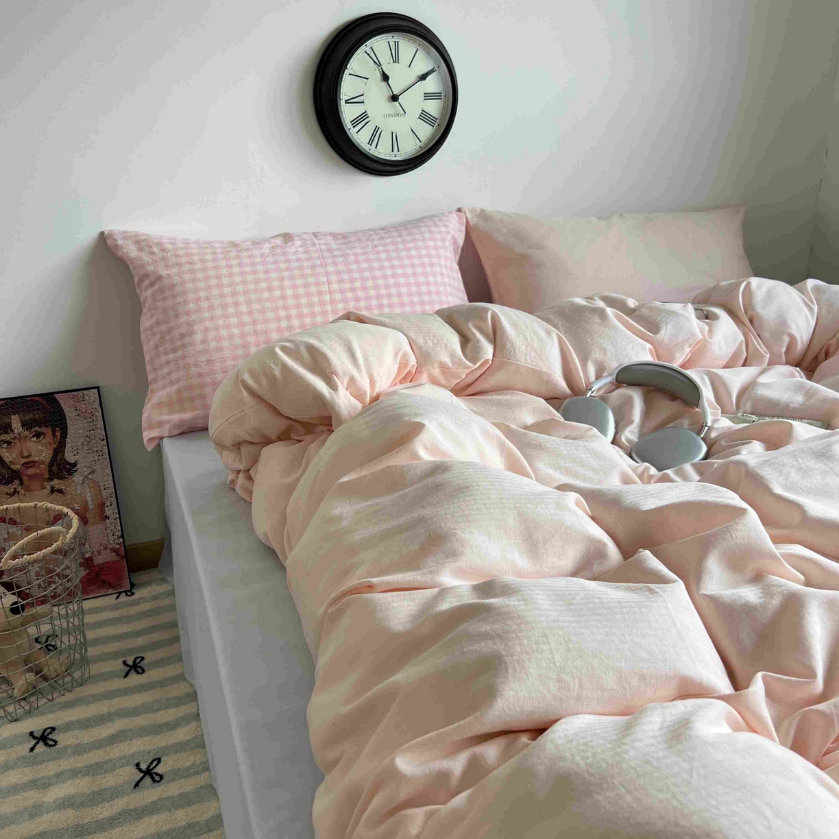 91家纺网 家纺一手货源 找家纺 蜜宿 2025新款全棉人字纹四件套（蜜糖少女） 蜜糖少女（粉小格混搭樱粉）