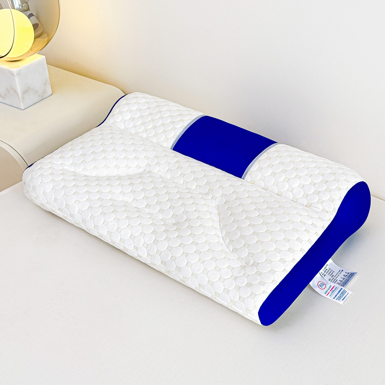 91家纺网 家纺一手货源 找家纺 金牛枕芯 2025新款升级款牵引枕Spa水立方分区护颈枕头枕芯 白色 45×70cm中枕