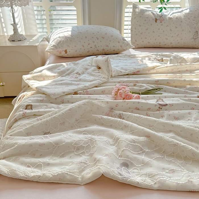 91家纺网 家纺一手货源 找家纺 眠博士 2025新款双层纱印花雪纺夏被  雪纺夏被-麻花少女