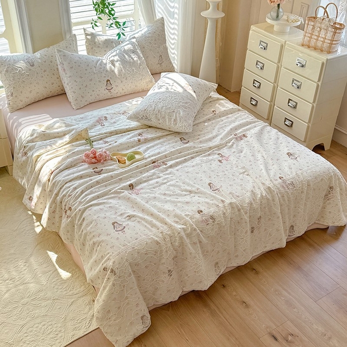 91家纺网 家纺一手货源 找家纺 眠博士 2025新款双层纱印花雪纺夏被  雪纺夏被-麻花少女