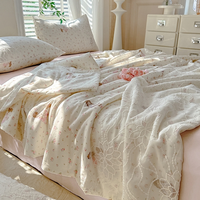 91家纺网 家纺一手货源 找家纺 眠博士 2025新款双层纱印花雪纺夏被  雪纺夏被-麻花少女