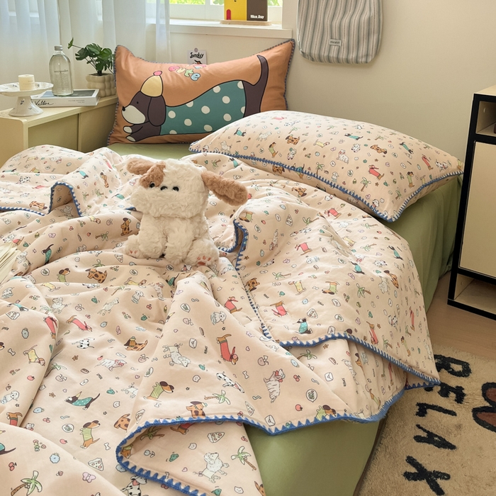 91家纺网 家纺一手货源 找家纺 沐辰 2025新款全棉双层纱贝壳边A类夏被 度假狗狗