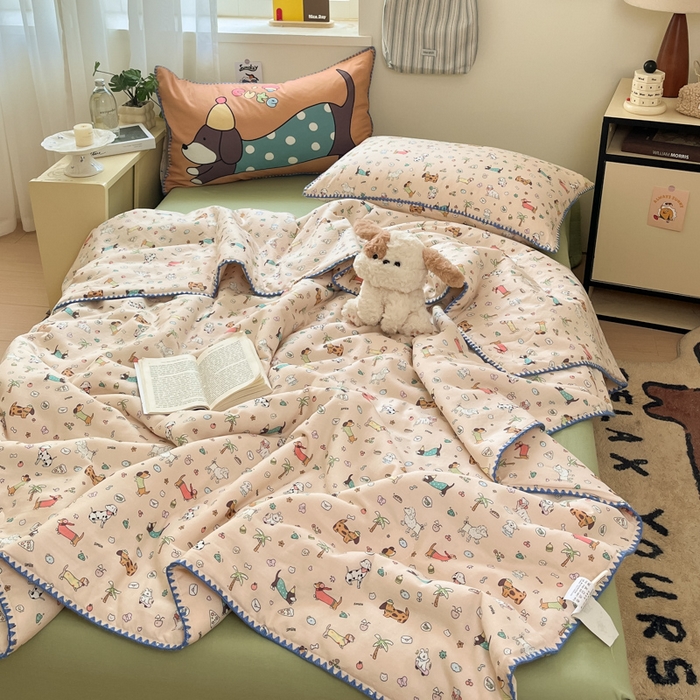 91家纺网 家纺一手货源 找家纺 沐辰 2025新款全棉双层纱贝壳边A类夏被 度假狗狗