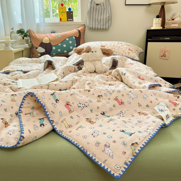 91家纺网 家纺一手货源 找家纺 沐辰 2025新款全棉双层纱贝壳边A类夏被 度假狗狗