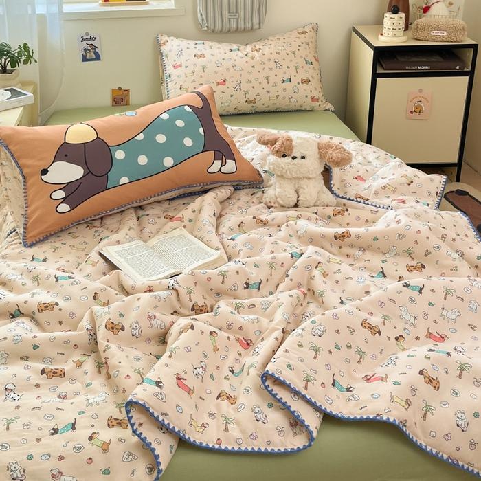 91家纺网 家纺一手货源 找家纺 沐辰 2025新款全棉双层纱贝壳边A类夏被 度假狗狗