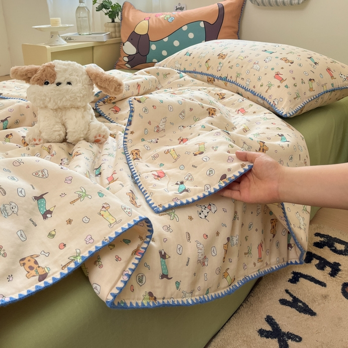 91家纺网 家纺一手货源 找家纺 沐辰 2025新款全棉双层纱贝壳边A类夏被 度假狗狗