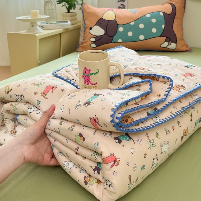 91家纺网 家纺一手货源 找家纺 沐辰 2025新款全棉双层纱贝壳边A类夏被 度假狗狗