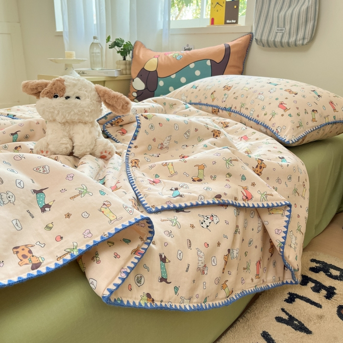 91家纺网 家纺一手货源 找家纺 沐辰 2025新款全棉双层纱贝壳边A类夏被 度假狗狗