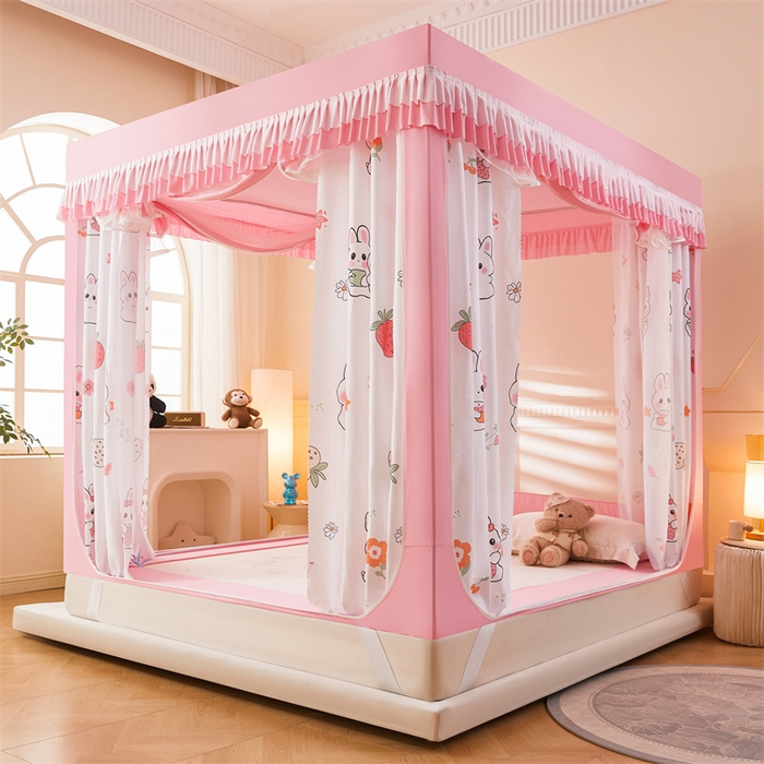 91家纺网 家纺一手货源 找家纺 浪幔纱蚊帐 2025新款A类可拆卸床单全底防摔蚊帐遮光床帘一体式回底拉链坐床 草莓小兔【回底款】