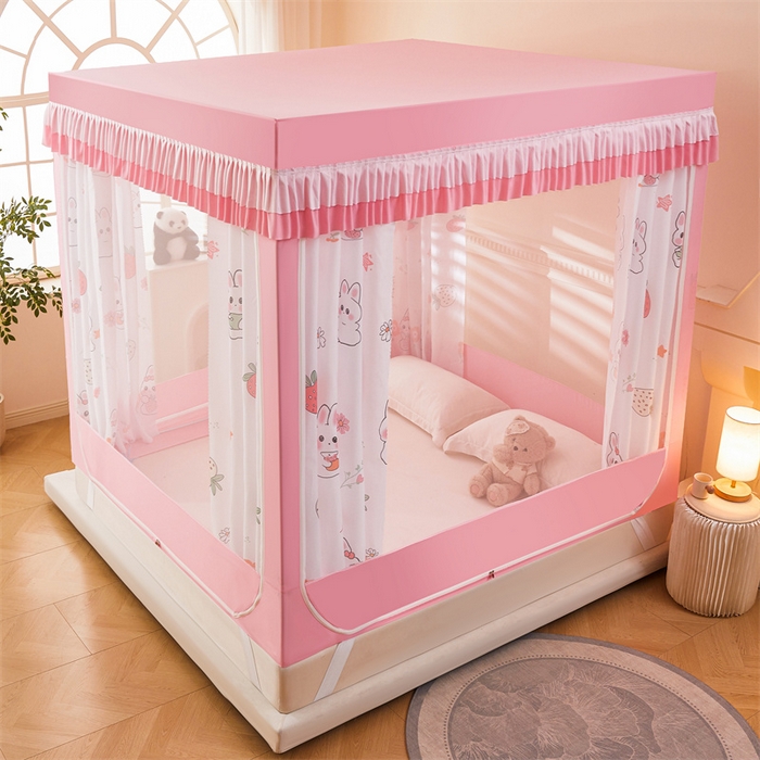 91家纺网 家纺一手货源 找家纺 浪幔纱蚊帐 2025新款A类可拆卸床单全底防摔蚊帐遮光床帘一体式回底拉链坐床 草莓小兔【回底款】