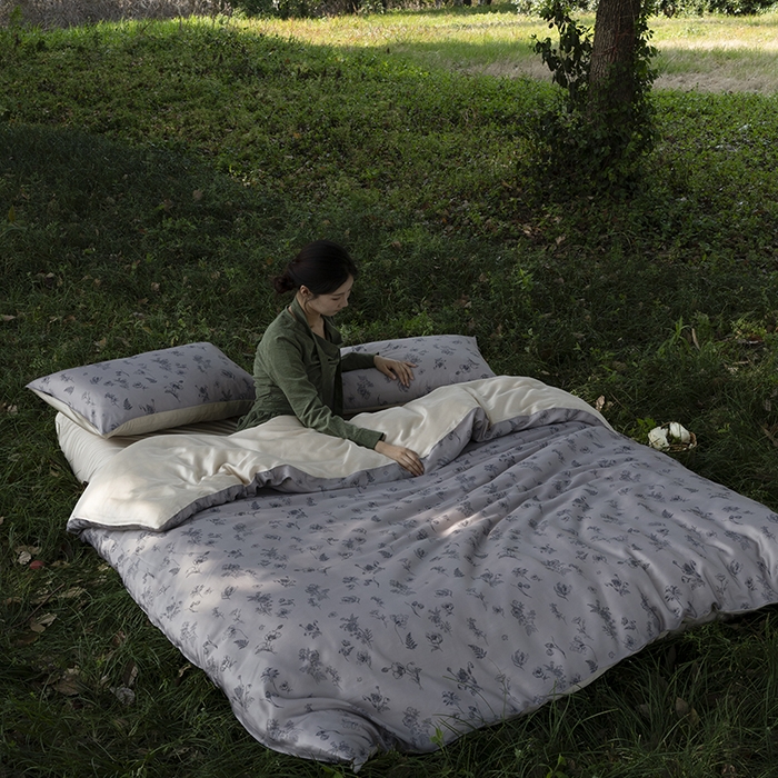 91家纺网 家纺一手货源 找家纺 咏绒家纺工厂店 2025新款A类奥地利进口天丝轻奢花卉款四件套系列 知晓棕-风格一